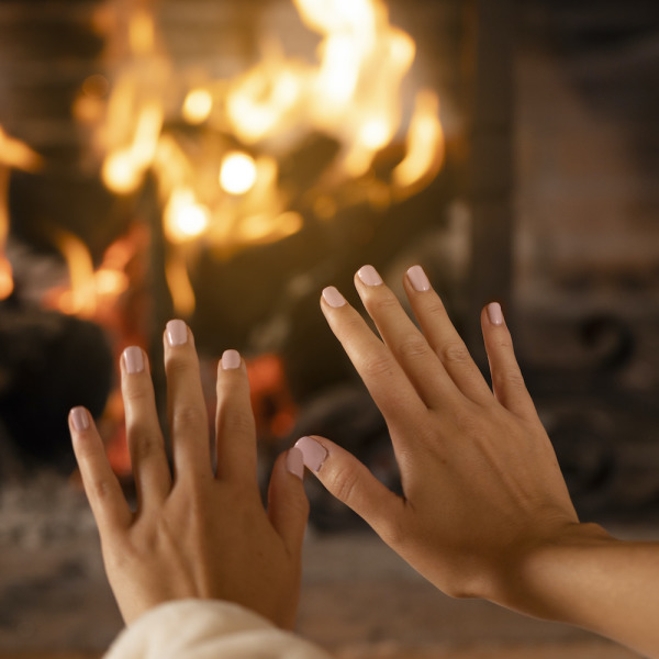 Чавунний камін як основне опалення взимку: що потрібно знати